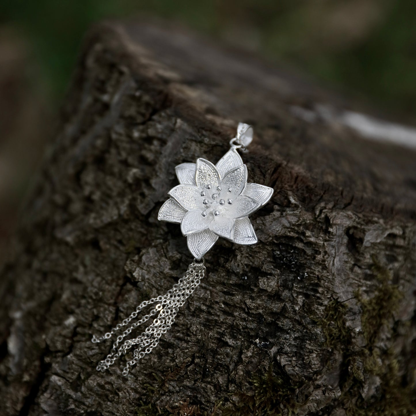 Lily Shape Pendant