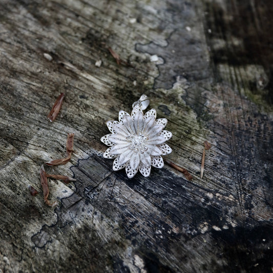 Daisy Blossom Pendant Necklace